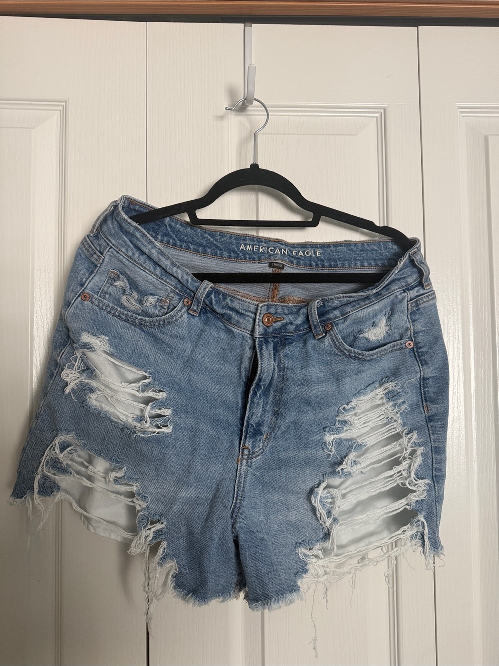 American Eagle Light Wash Blue Denim Jeans